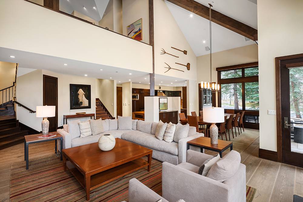 Interior of Basilica di Santo Spirito showcasing Brunelleschi’s architectural design with high ceilings and symmetrical arches.