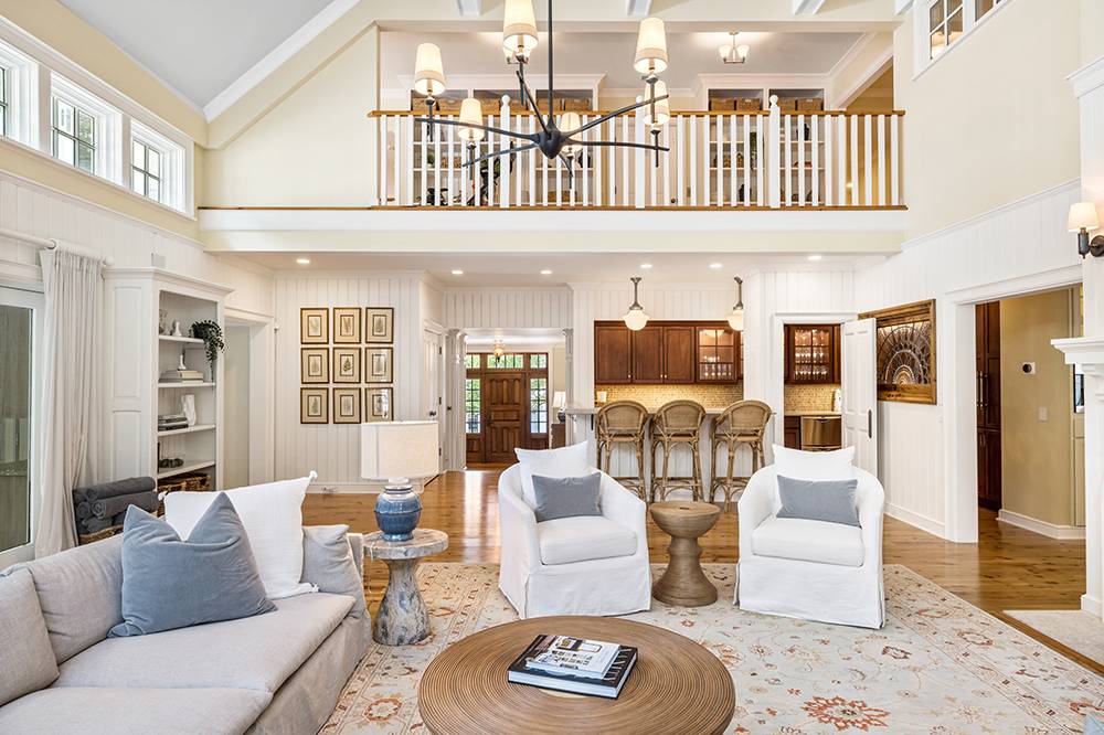 Interior of Basilica di Santo Spirito showcasing Brunelleschi’s architectural design with high ceilings and symmetrical arches.