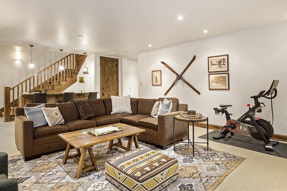 Interior of Basilica di Santo Spirito showcasing Brunelleschi’s architectural design with high ceilings and symmetrical arches.