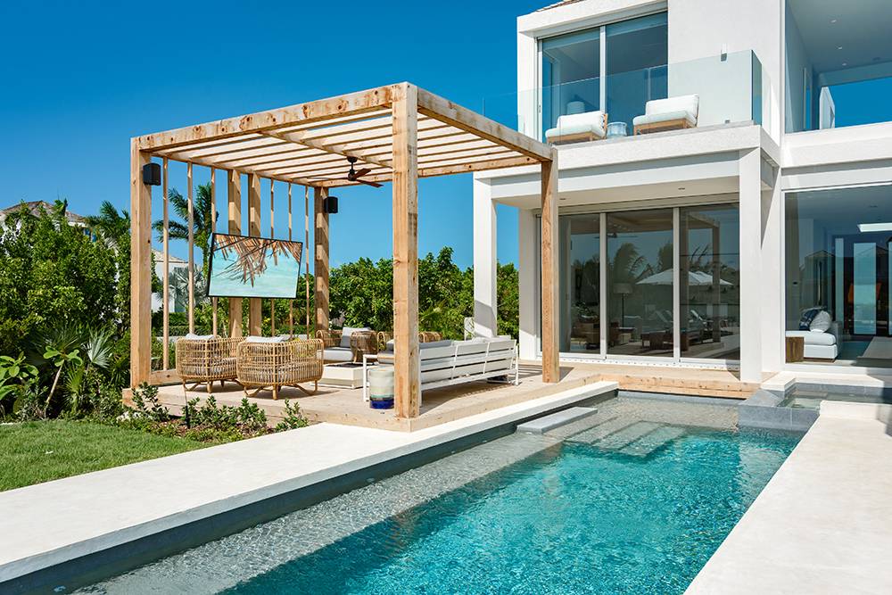 Interior of Basilica di Santo Spirito showcasing Brunelleschi’s architectural design with high ceilings and symmetrical arches.