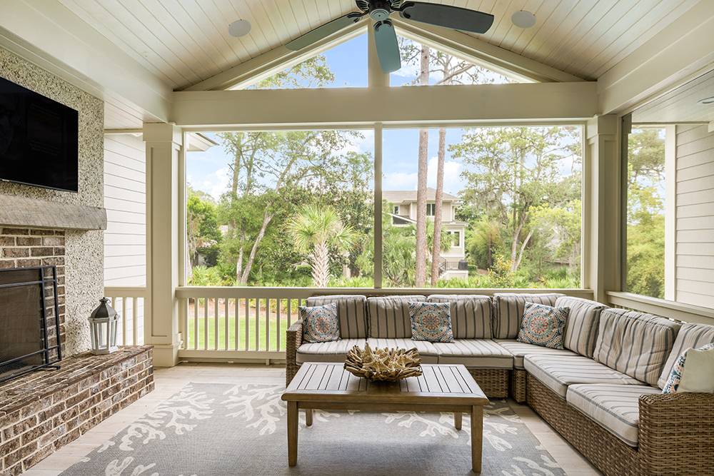 Interior of Basilica di Santo Spirito showcasing Brunelleschi’s architectural design with high ceilings and symmetrical arches.