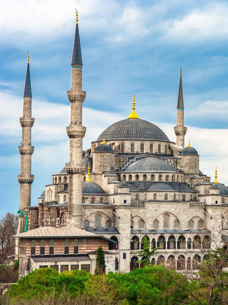 An image of Sultan Ahmed mosque showing all its minarets