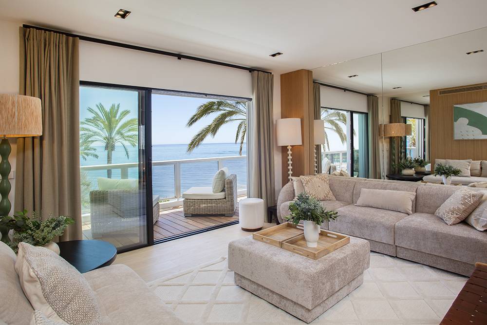 Interior of Basilica di Santo Spirito showcasing Brunelleschi’s architectural design with high ceilings and symmetrical arches.