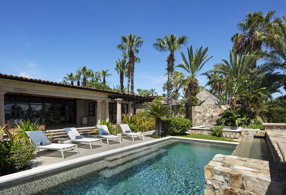 Interior of Basilica di Santo Spirito showcasing Brunelleschi’s architectural design with high ceilings and symmetrical arches.