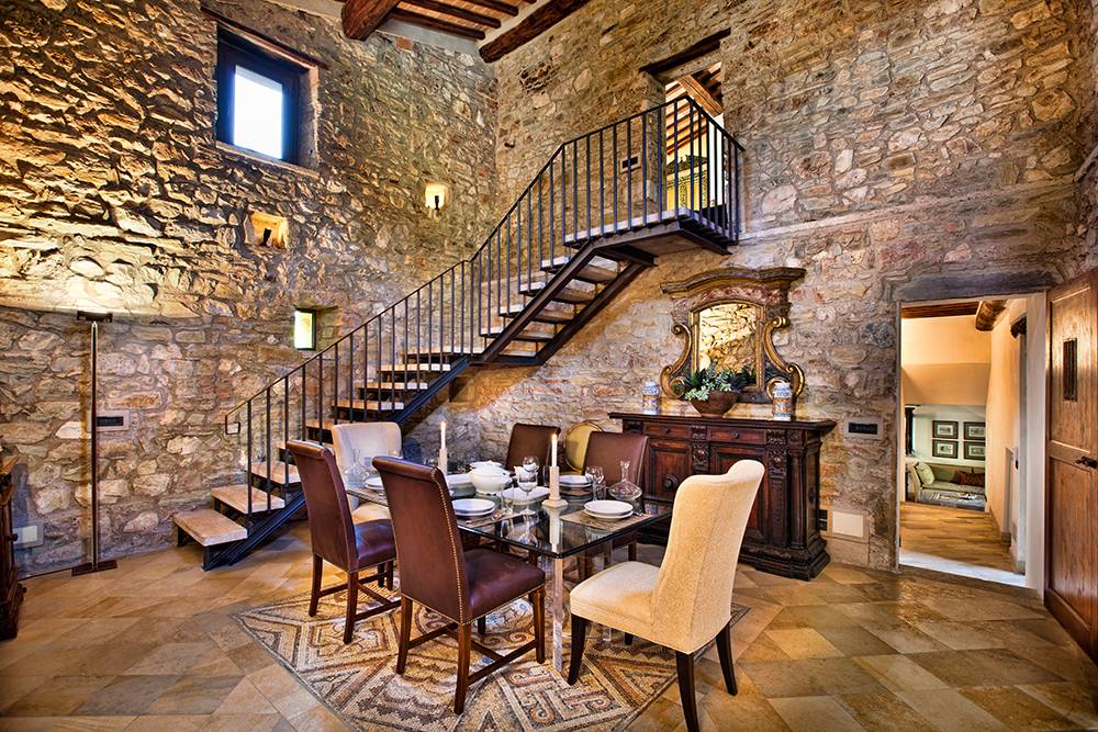 Interior of Basilica di Santo Spirito showcasing Brunelleschi’s architectural design with high ceilings and symmetrical arches.