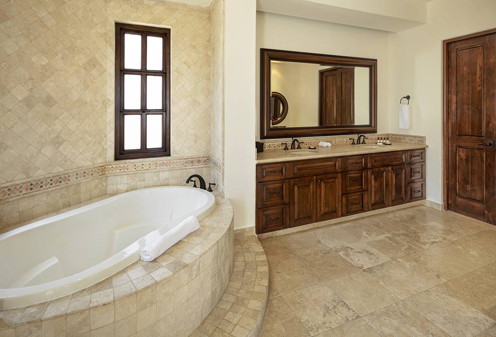 Interior of Basilica di Santo Spirito showcasing Brunelleschi’s architectural design with high ceilings and symmetrical arches.