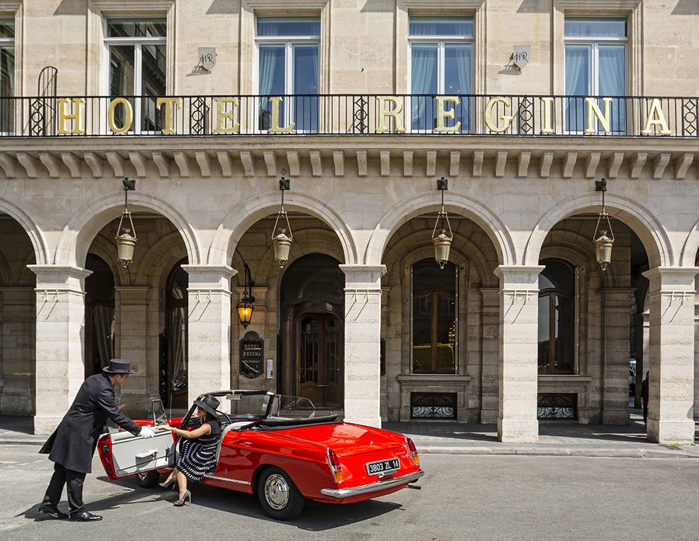 Interior of Basilica di Santo Spirito showcasing Brunelleschi’s architectural design with high ceilings and symmetrical arches.