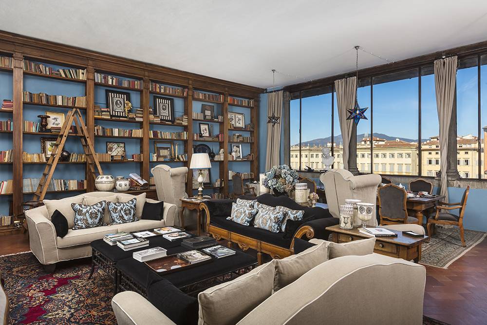 Interior of Basilica di Santo Spirito showcasing Brunelleschi’s architectural design with high ceilings and symmetrical arches.
