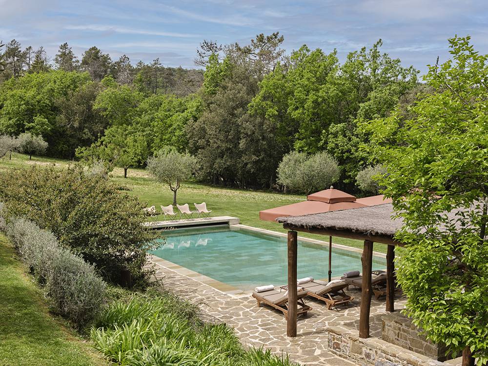 Interior of Basilica di Santo Spirito showcasing Brunelleschi’s architectural design with high ceilings and symmetrical arches.