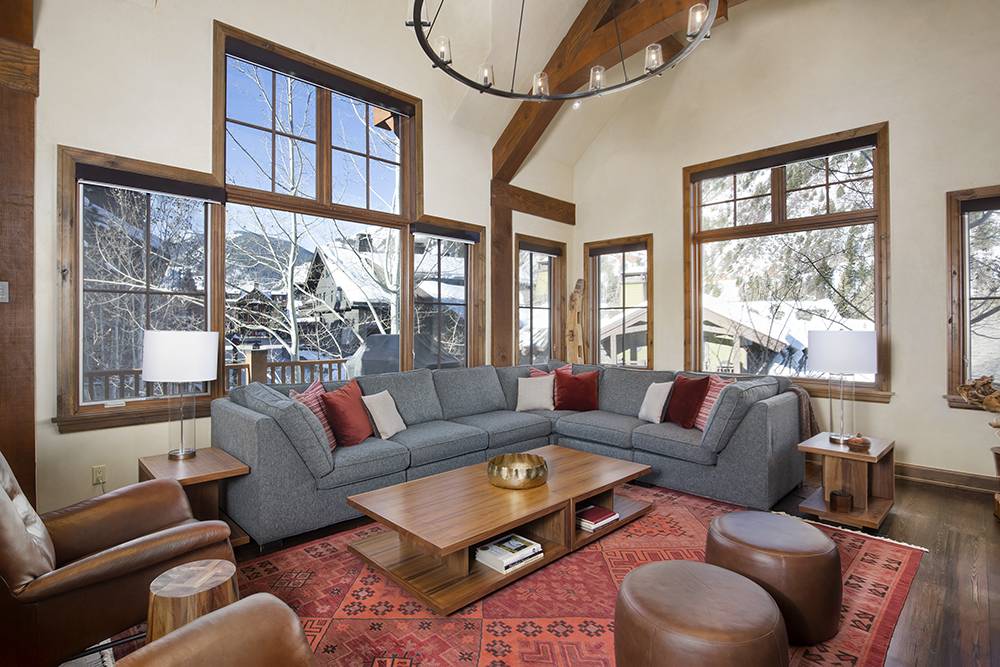 Interior of Basilica di Santo Spirito showcasing Brunelleschi’s architectural design with high ceilings and symmetrical arches.