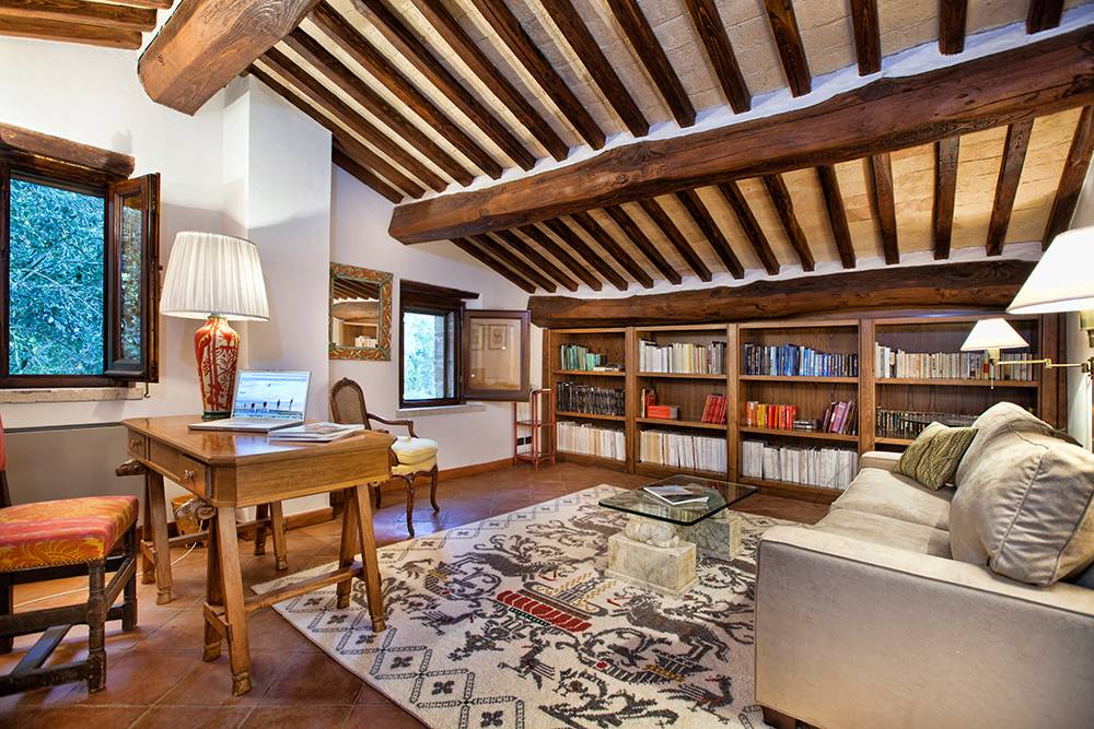 Interior of Basilica di Santo Spirito showcasing Brunelleschi’s architectural design with high ceilings and symmetrical arches.