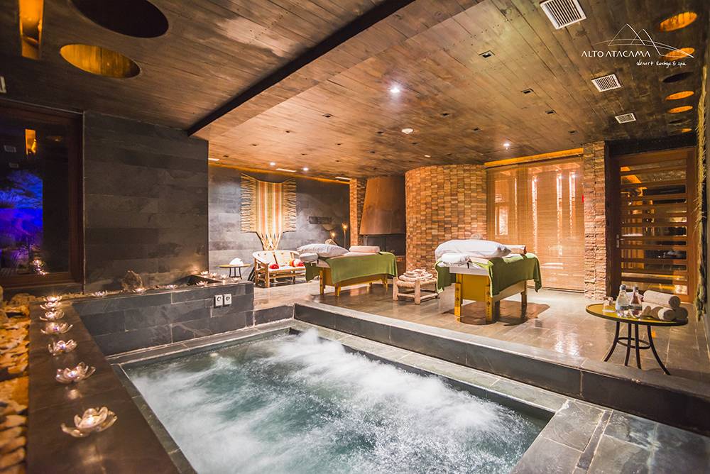 Interior of Basilica di Santo Spirito showcasing Brunelleschi’s architectural design with high ceilings and symmetrical arches.