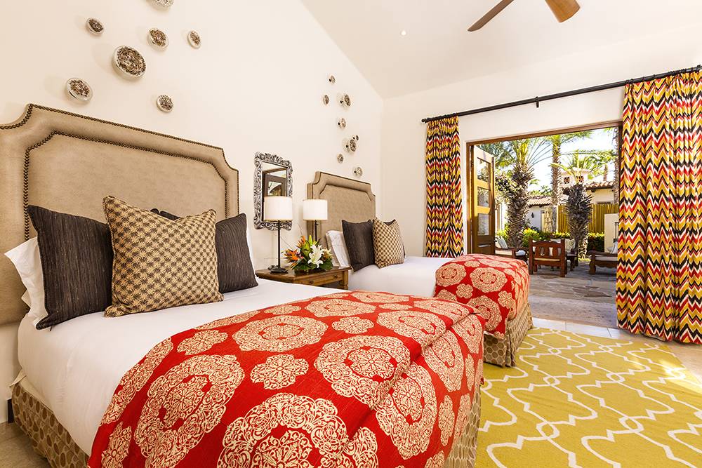 Interior of Basilica di Santo Spirito showcasing Brunelleschi’s architectural design with high ceilings and symmetrical arches.