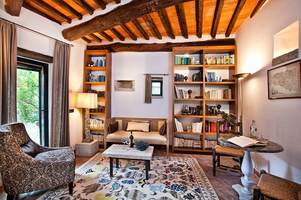 Interior of Basilica di Santo Spirito showcasing Brunelleschi’s architectural design with high ceilings and symmetrical arches.