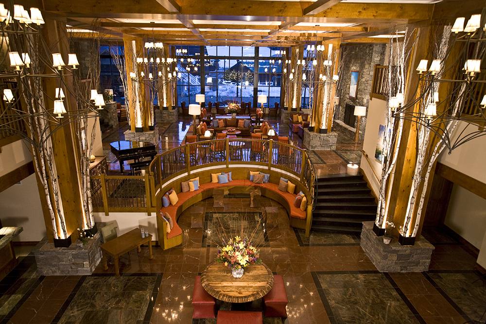 Interior of Basilica di Santo Spirito showcasing Brunelleschi’s architectural design with high ceilings and symmetrical arches.