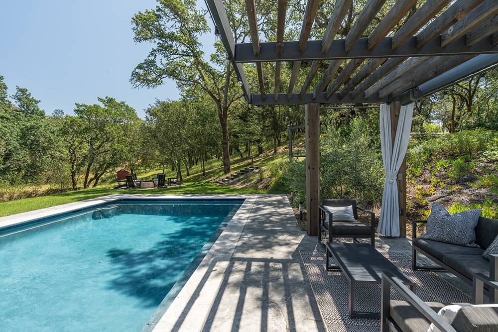 Interior of Basilica di Santo Spirito showcasing Brunelleschi’s architectural design with high ceilings and symmetrical arches.